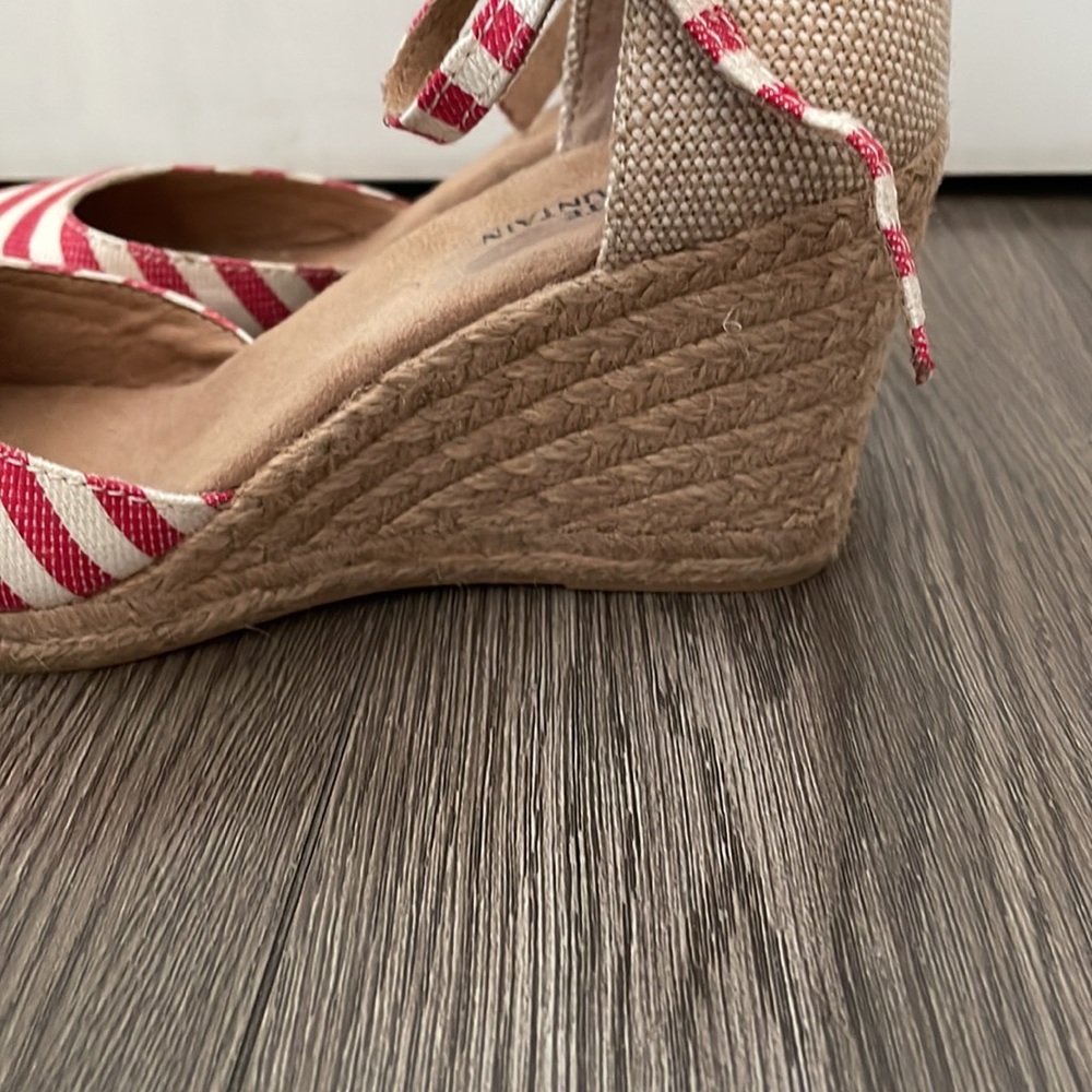 White Mountain ladies red striped wedge heels - Picture 3 of 8